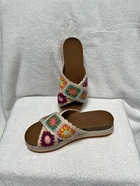 Women’s Multicolor Crochet Slide Sandals - Casual Summer Comfort Size 9 NWOT